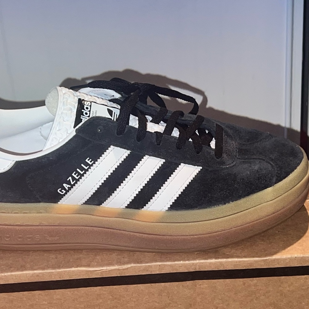Adidas women’s Gazelle Athletic Shoes